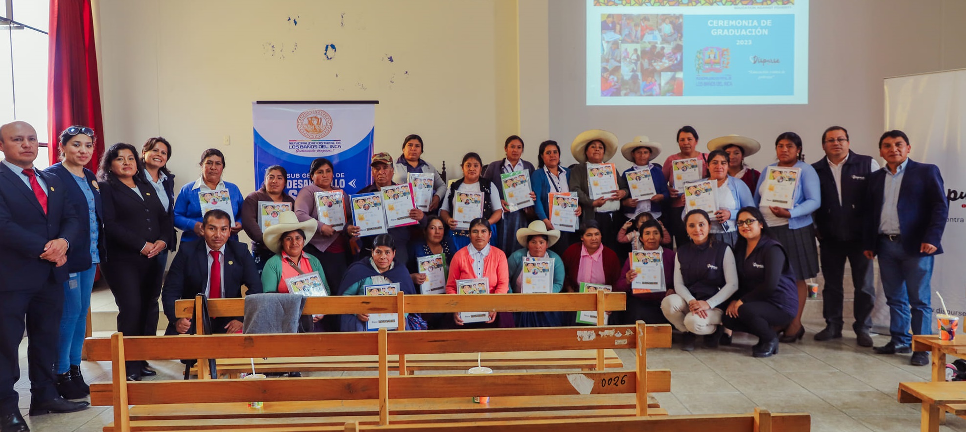 138 estudiantes culminaron su proceso de alfabetización en el distrito Los Baños del Inca
